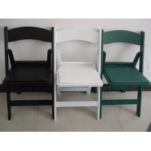 Полипропиленовый складной стул в надёжном дизайне